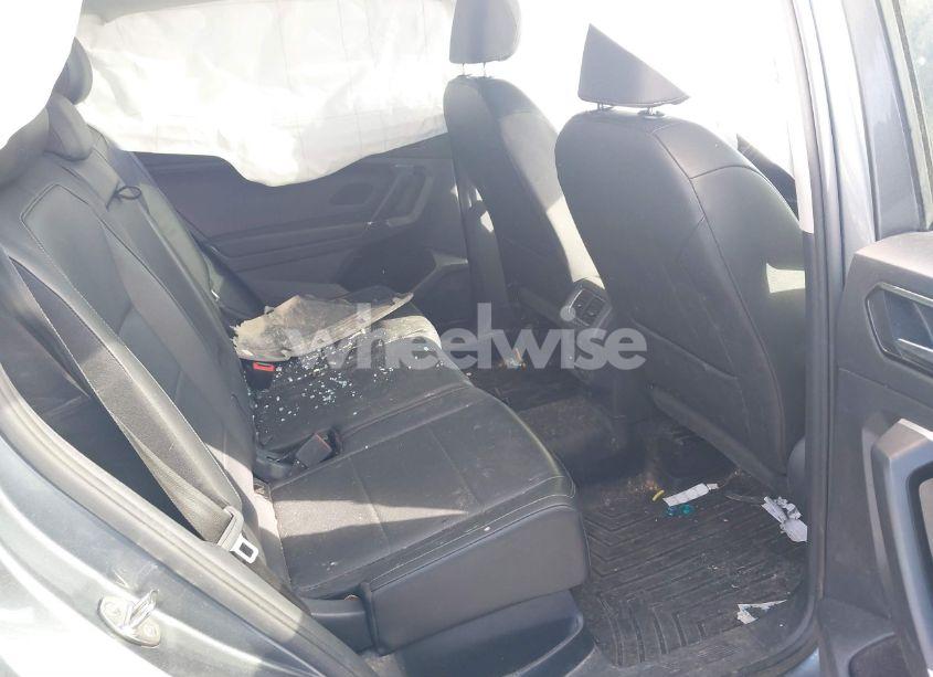 Photo 8 of 2018 Volkswagen Tiguan 2.0T SE/2.0T SEL (VIN 3VV2B7AX5JM211816)