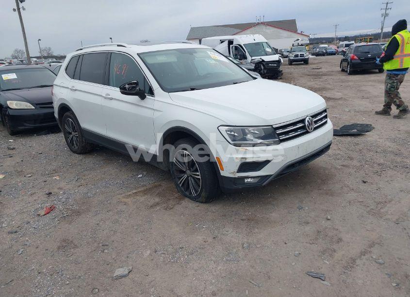 2019 Volkswagen Tiguan 2.0T SE/2.0T SEL/2.0T SEL R-LINE/2.0T SEL R-LINE BLACK (VIN 3VV2B7AX5KM036131) main photo