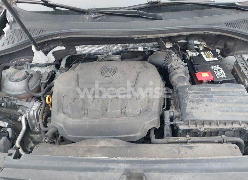 Photo 10 of 2019 Volkswagen Tiguan 2.0T SE/2.0T SEL/2.0T SEL R-LINE/2.0T SEL R-LINE BLACK (VIN 3VV2B7AX5KM036131)