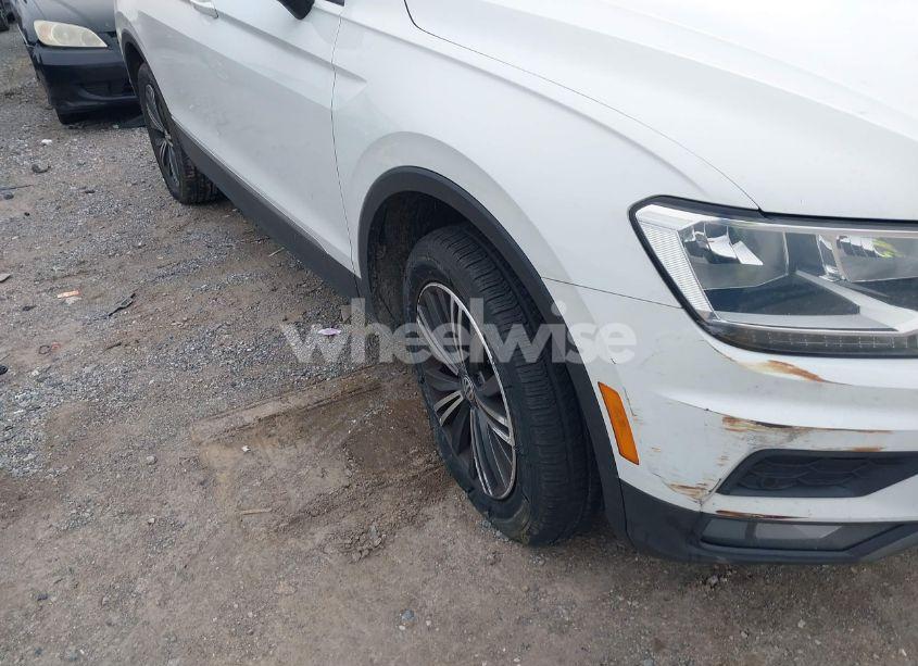Photo 11 of 2019 Volkswagen Tiguan 2.0T SE/2.0T SEL/2.0T SEL R-LINE/2.0T SEL R-LINE BLACK (VIN 3VV2B7AX5KM036131)