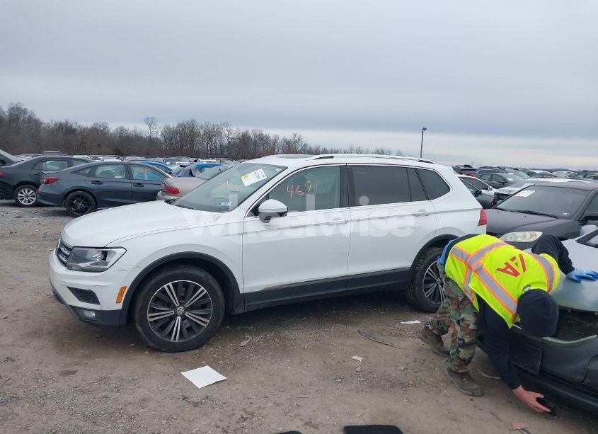 Photo 14 of 2019 Volkswagen Tiguan 2.0T SE/2.0T SEL/2.0T SEL R-LINE/2.0T SEL R-LINE BLACK (VIN 3VV2B7AX5KM036131)