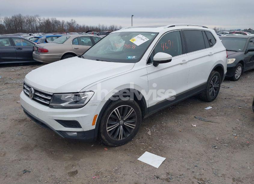 Photo 2 of 2019 Volkswagen Tiguan 2.0T SE/2.0T SEL/2.0T SEL R-LINE/2.0T SEL R-LINE BLACK (VIN 3VV2B7AX5KM036131)