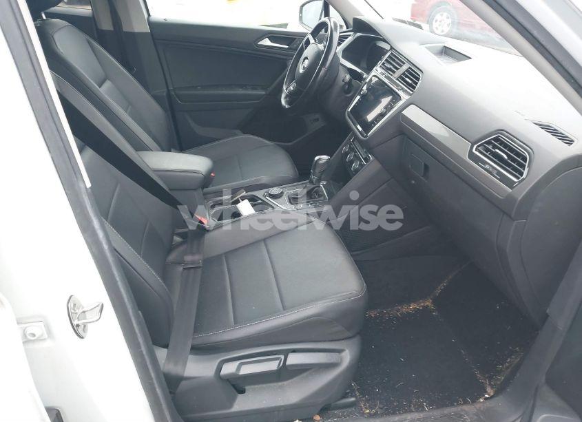 Photo 5 of 2019 Volkswagen Tiguan 2.0T SE/2.0T SEL/2.0T SEL R-LINE/2.0T SEL R-LINE BLACK (VIN 3VV2B7AX5KM036131)