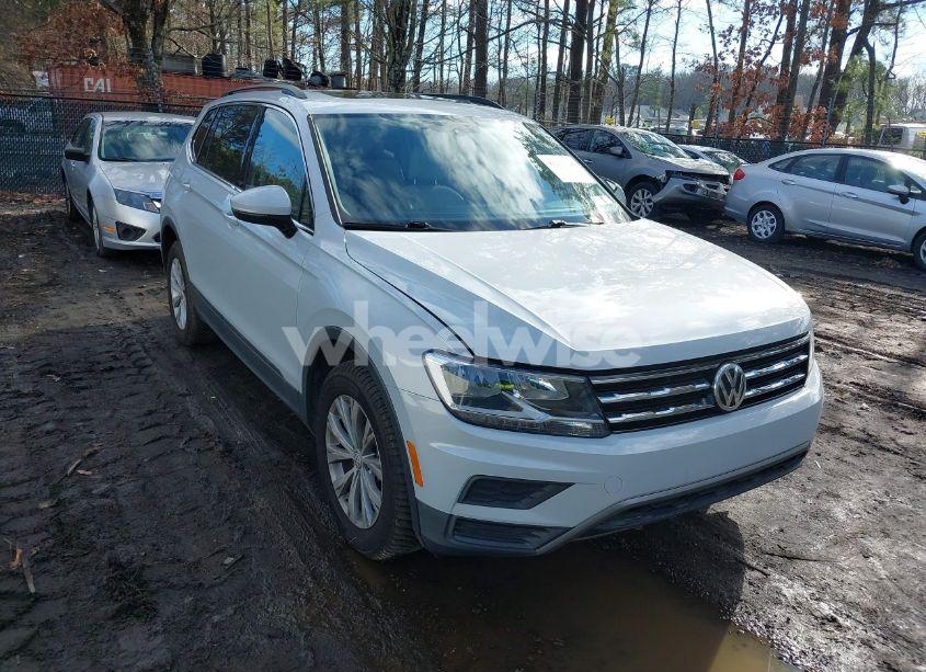 2019 Volkswagen Tiguan 2.0T SE/2.0T SEL/2.0T SEL R-LINE/2.0T SEL R-LINE BLACK (VIN 3VV2B7AX5KM037165) main photo
