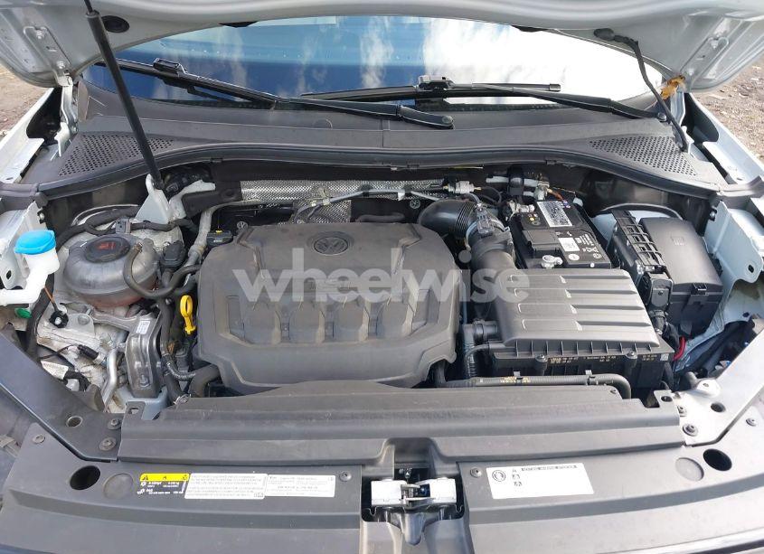 Photo 10 of 2019 Volkswagen Tiguan 2.0T SE/2.0T SEL/2.0T SEL R-LINE/2.0T SEL R-LINE BLACK (VIN 3VV2B7AX5KM037165)