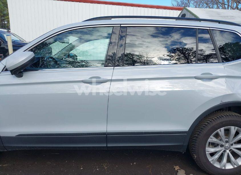 Photo 14 of 2019 Volkswagen Tiguan 2.0T SE/2.0T SEL/2.0T SEL R-LINE/2.0T SEL R-LINE BLACK (VIN 3VV2B7AX5KM037165)