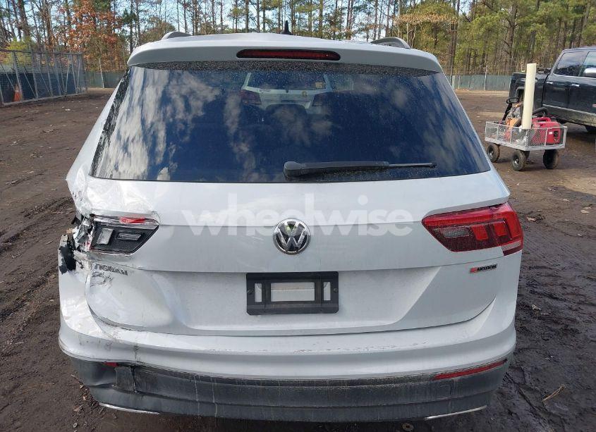 Photo 16 of 2019 Volkswagen Tiguan 2.0T SE/2.0T SEL/2.0T SEL R-LINE/2.0T SEL R-LINE BLACK (VIN 3VV2B7AX5KM037165)