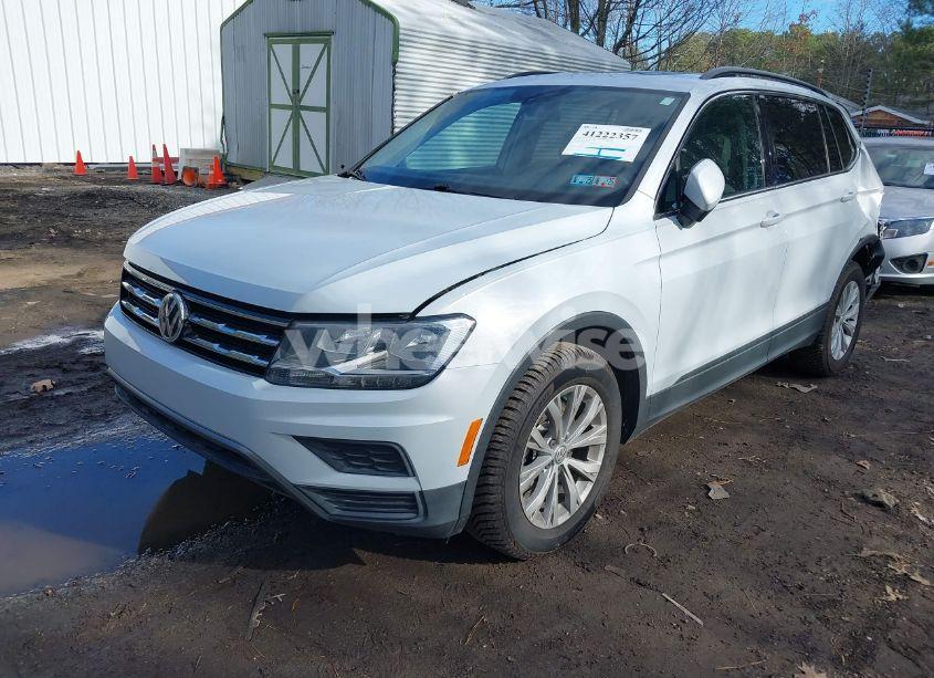 Photo 2 of 2019 Volkswagen Tiguan 2.0T SE/2.0T SEL/2.0T SEL R-LINE/2.0T SEL R-LINE BLACK (VIN 3VV2B7AX5KM037165)