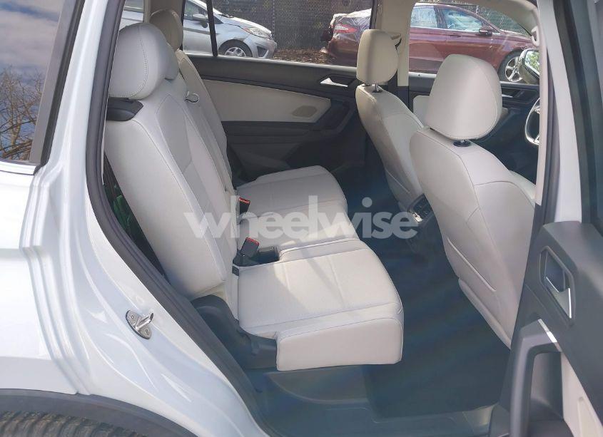 Photo 8 of 2019 Volkswagen Tiguan 2.0T SE/2.0T SEL/2.0T SEL R-LINE/2.0T SEL R-LINE BLACK (VIN 3VV2B7AX5KM037165)