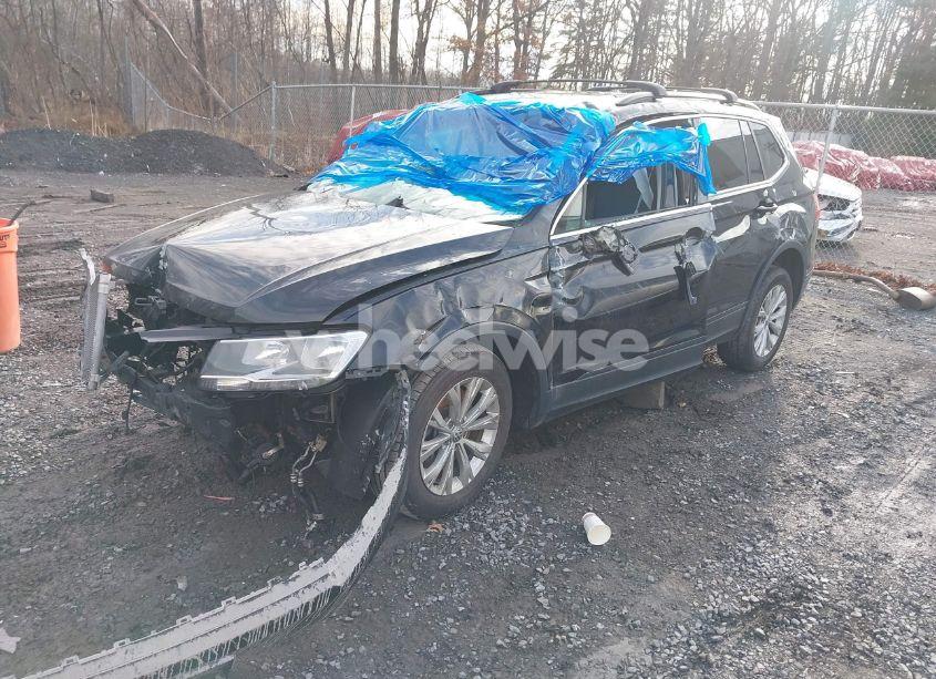 Photo 2 of 2019 Volkswagen Tiguan 2.0T SE/2.0T SEL/2.0T SEL R-LINE/2.0T SEL R-LINE BLACK (VIN 3VV2B7AX5KM043841)