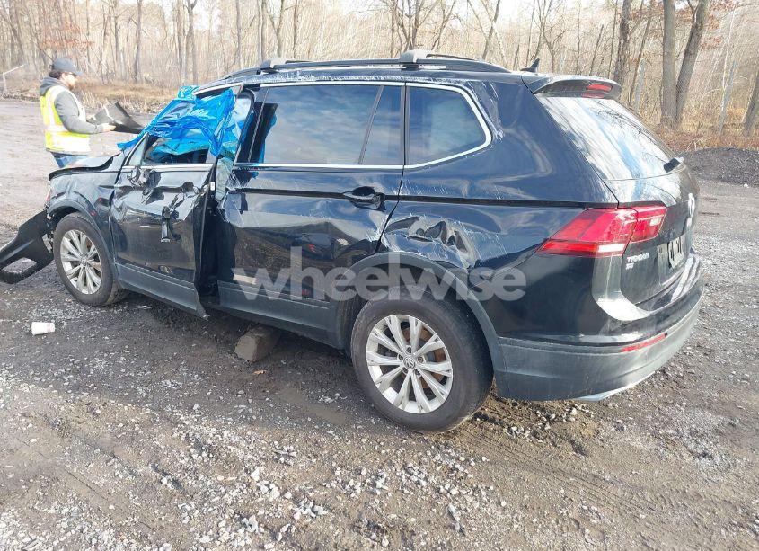 Photo 3 of 2019 Volkswagen Tiguan 2.0T SE/2.0T SEL/2.0T SEL R-LINE/2.0T SEL R-LINE BLACK (VIN 3VV2B7AX5KM043841)