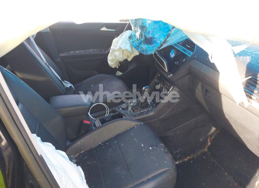 Photo 5 of 2019 Volkswagen Tiguan 2.0T SE/2.0T SEL/2.0T SEL R-LINE/2.0T SEL R-LINE BLACK (VIN 3VV2B7AX5KM043841)