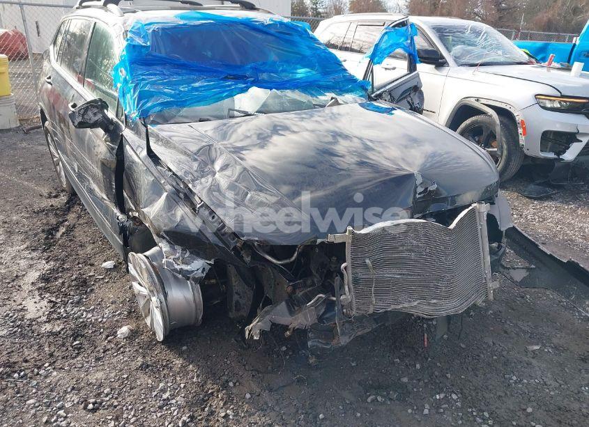 Photo 6 of 2019 Volkswagen Tiguan 2.0T SE/2.0T SEL/2.0T SEL R-LINE/2.0T SEL R-LINE BLACK (VIN 3VV2B7AX5KM043841)