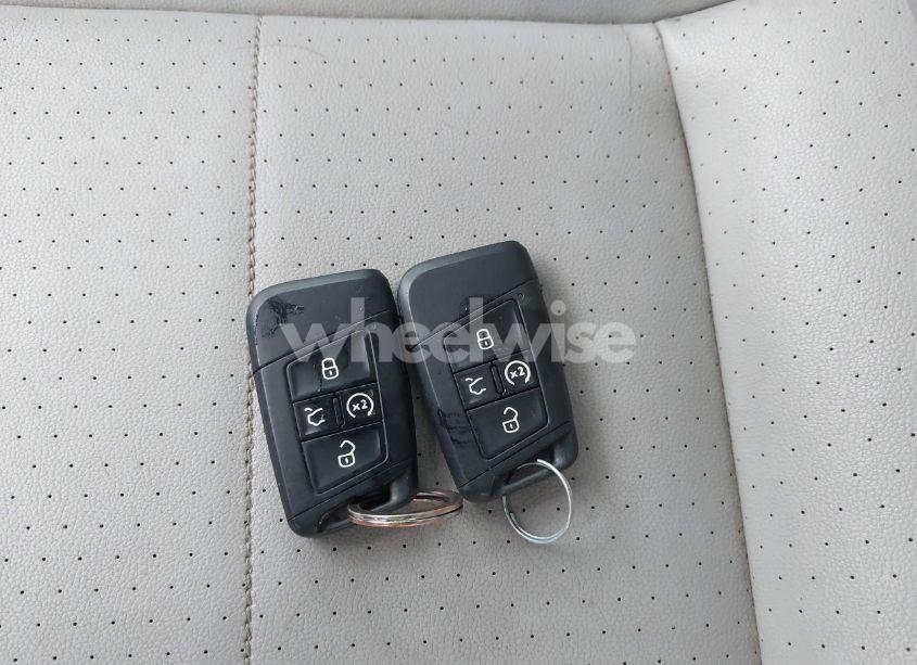 Photo 11 of 2019 Volkswagen Tiguan 2.0T SE/2.0T SEL/2.0T SEL R-LINE/2.0T SEL R-LINE BLACK (VIN 3VV2B7AX5KM052653)