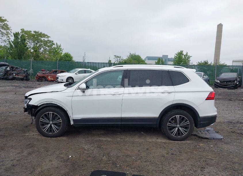 Photo 15 of 2019 Volkswagen Tiguan 2.0T SE/2.0T SEL/2.0T SEL R-LINE/2.0T SEL R-LINE BLACK (VIN 3VV2B7AX5KM052653)