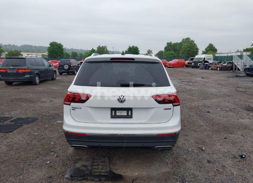 Photo 17 of 2019 Volkswagen Tiguan 2.0T SE/2.0T SEL/2.0T SEL R-LINE/2.0T SEL R-LINE BLACK (VIN 3VV2B7AX5KM052653)