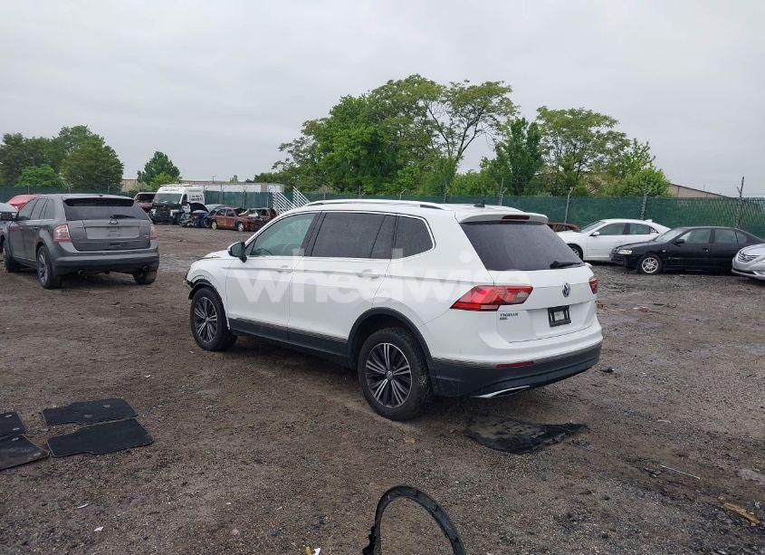 Photo 3 of 2019 Volkswagen Tiguan 2.0T SE/2.0T SEL/2.0T SEL R-LINE/2.0T SEL R-LINE BLACK (VIN 3VV2B7AX5KM052653)