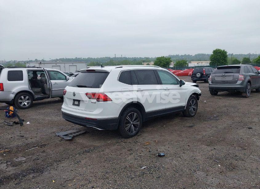 Photo 4 of 2019 Volkswagen Tiguan 2.0T SE/2.0T SEL/2.0T SEL R-LINE/2.0T SEL R-LINE BLACK (VIN 3VV2B7AX5KM052653)