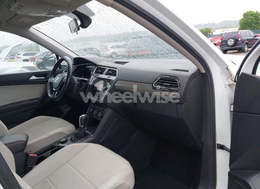 Photo 5 of 2019 Volkswagen Tiguan 2.0T SE/2.0T SEL/2.0T SEL R-LINE/2.0T SEL R-LINE BLACK (VIN 3VV2B7AX5KM052653)