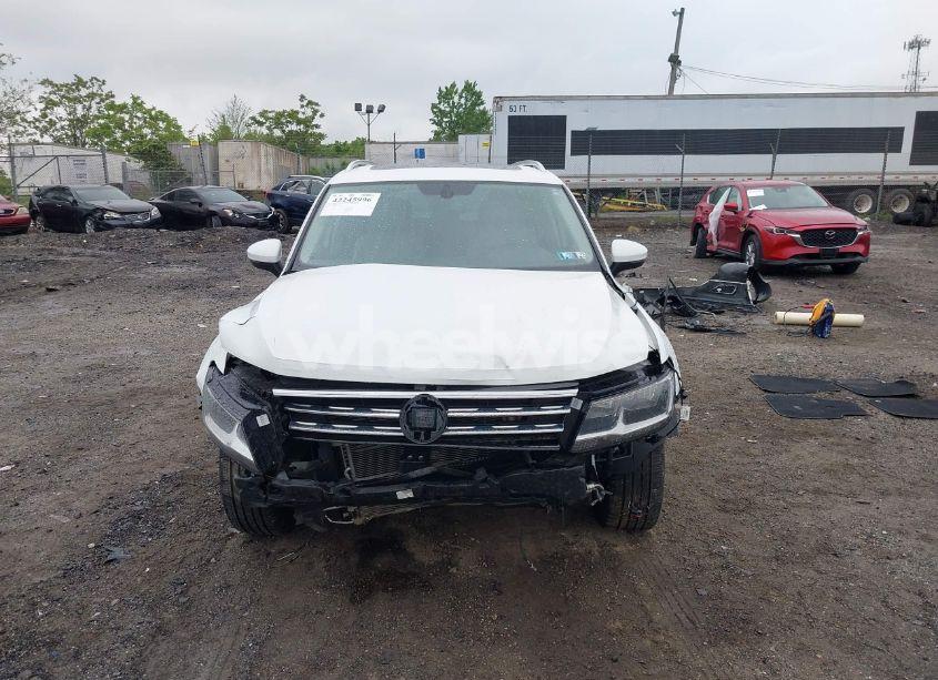 Photo 6 of 2019 Volkswagen Tiguan 2.0T SE/2.0T SEL/2.0T SEL R-LINE/2.0T SEL R-LINE BLACK (VIN 3VV2B7AX5KM052653)