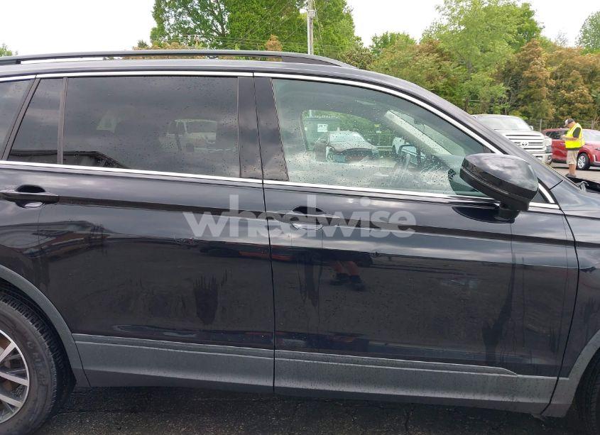 Photo 13 of 2019 Volkswagen Tiguan 2.0T SE/2.0T SEL/2.0T SEL R-LINE/2.0T SEL R-LINE BLACK (VIN 3VV2B7AX5KM074555)