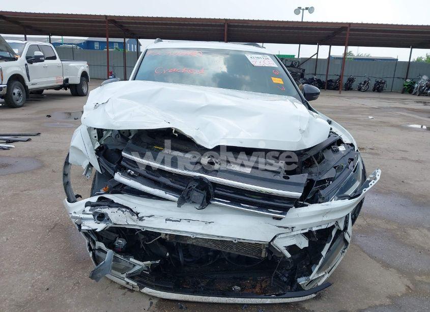 Photo 13 of 2019 Volkswagen Tiguan 2.0T SE/2.0T SEL/2.0T SEL R-LINE/2.0T SEL R-LINE BLACK (VIN 3VV2B7AX5KM162540)