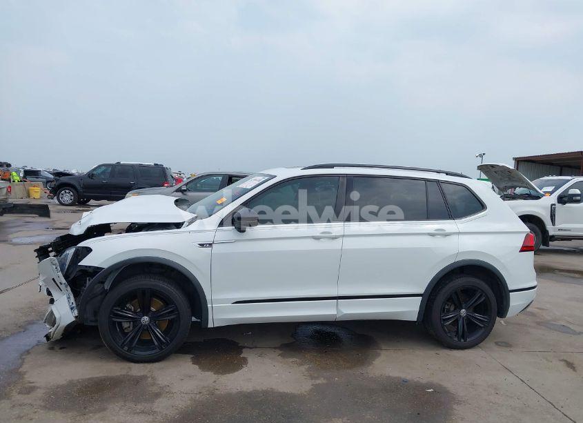 Photo 15 of 2019 Volkswagen Tiguan 2.0T SE/2.0T SEL/2.0T SEL R-LINE/2.0T SEL R-LINE BLACK (VIN 3VV2B7AX5KM162540)