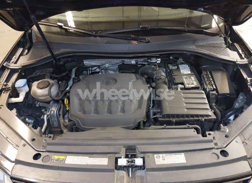Photo 10 of 2019 Volkswagen Tiguan 2.0T SE/2.0T SEL/2.0T SEL R-LINE/2.0T SEL R-LINE BLACK (VIN 3VV2B7AX5KM184618)