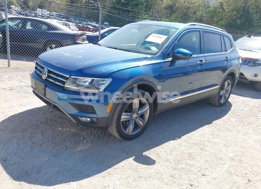 Photo 2 of 2020 Volkswagen Tiguan 2.0T SE/2.0T SE R-LINE BLACK/2.0T SEL (VIN 3VV2B7AX5LM035143)