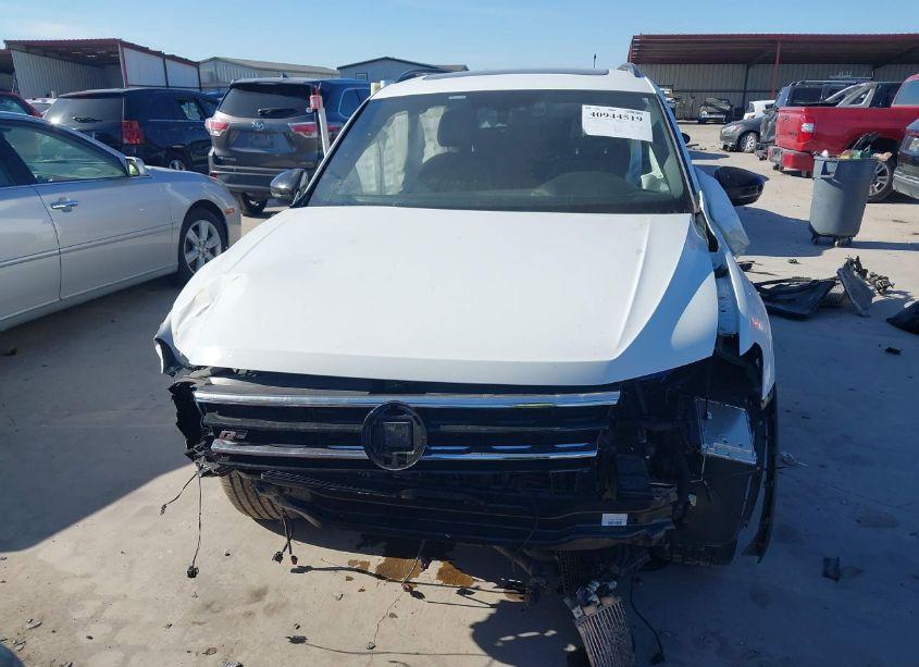 Photo 12 of 2020 Volkswagen Tiguan 2.0T SE/2.0T SE R-LINE BLACK/2.0T SEL (VIN 3VV2B7AX5LM109452)