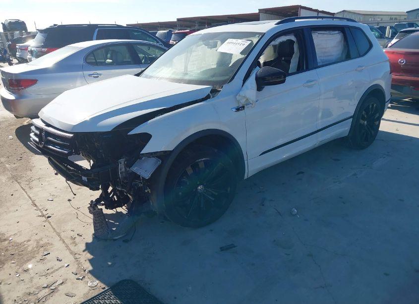 Photo 2 of 2020 Volkswagen Tiguan 2.0T SE/2.0T SE R-LINE BLACK/2.0T SEL (VIN 3VV2B7AX5LM109452)