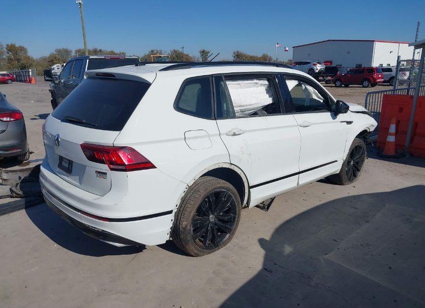 Photo 4 of 2020 Volkswagen Tiguan 2.0T SE/2.0T SE R-LINE BLACK/2.0T SEL (VIN 3VV2B7AX5LM109452)