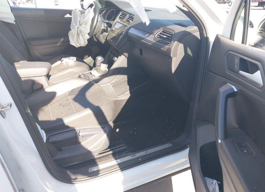 Photo 5 of 2020 Volkswagen Tiguan 2.0T SE/2.0T SE R-LINE BLACK/2.0T SEL (VIN 3VV2B7AX5LM109452)
