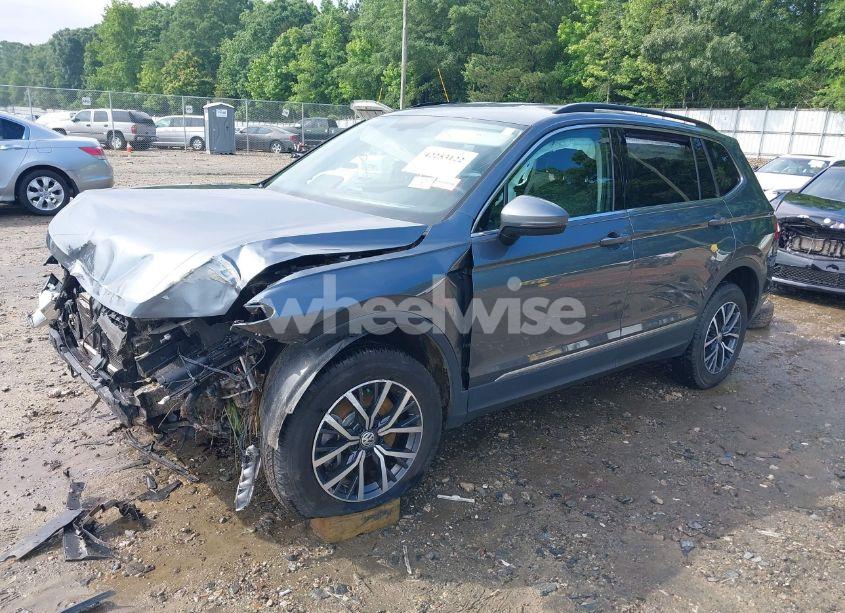 Photo 2 of 2020 Volkswagen Tiguan 2.0T SE/2.0T SE R-LINE BLACK/2.0T SEL (VIN 3VV2B7AX5LM142418)
