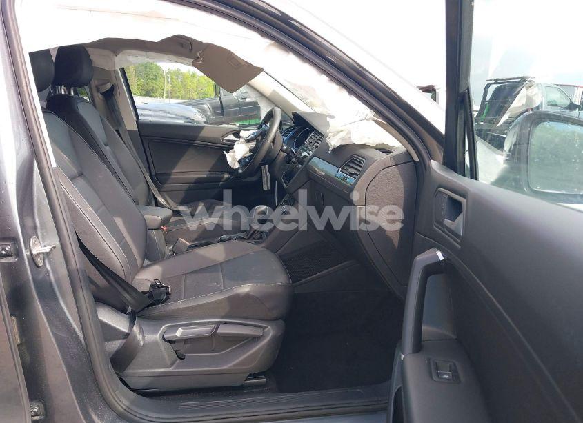 Photo 5 of 2020 Volkswagen Tiguan 2.0T SE/2.0T SE R-LINE BLACK/2.0T SEL (VIN 3VV2B7AX5LM142418)