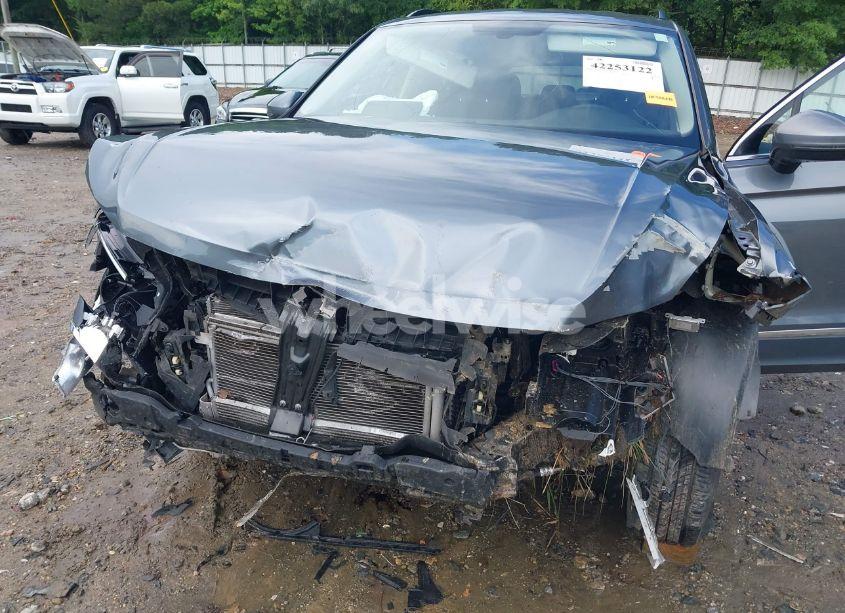 Photo 6 of 2020 Volkswagen Tiguan 2.0T SE/2.0T SE R-LINE BLACK/2.0T SEL (VIN 3VV2B7AX5LM142418)