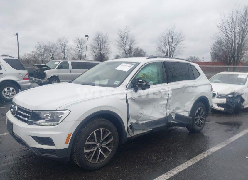 Photo 2 of 2020 Volkswagen Tiguan 2.0T SE/2.0T SE R-LINE BLACK/2.0T SEL (VIN 3VV2B7AX5LM144928)