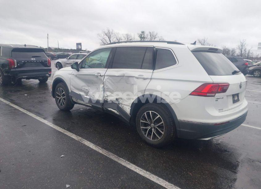 Photo 3 of 2020 Volkswagen Tiguan 2.0T SE/2.0T SE R-LINE BLACK/2.0T SEL (VIN 3VV2B7AX5LM144928)