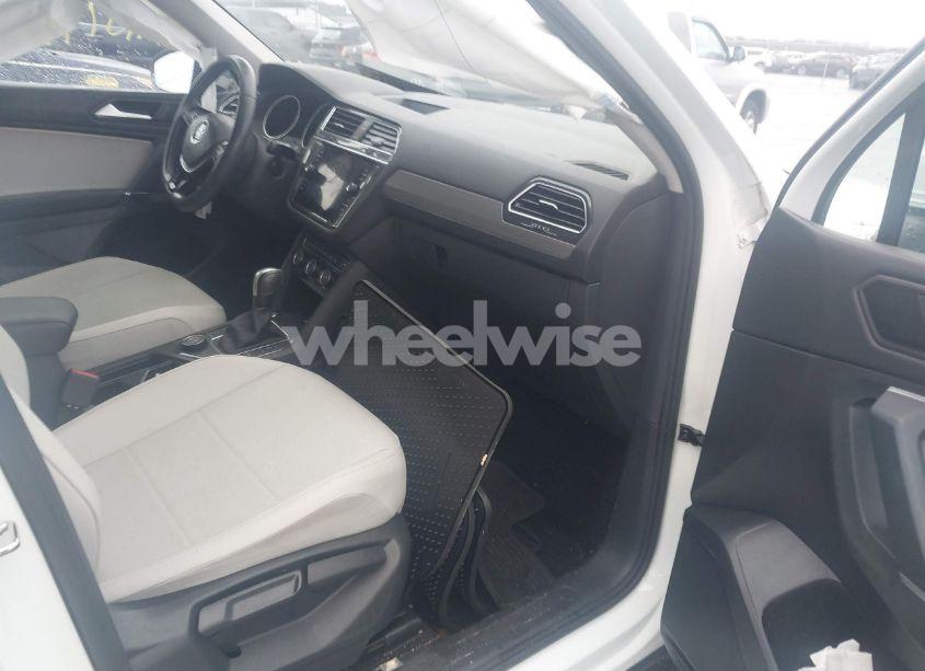 Photo 5 of 2020 Volkswagen Tiguan 2.0T SE/2.0T SE R-LINE BLACK/2.0T SEL (VIN 3VV2B7AX5LM144928)