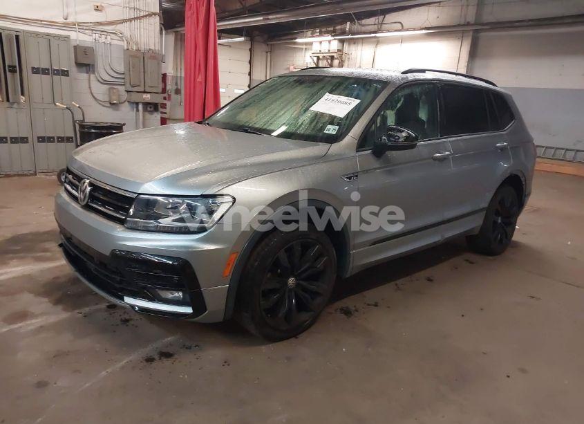 Photo 2 of 2020 Volkswagen Tiguan 2.0T SE/2.0T SE R-LINE BLACK/2.0T SEL (VIN 3VV2B7AX5LM149305)