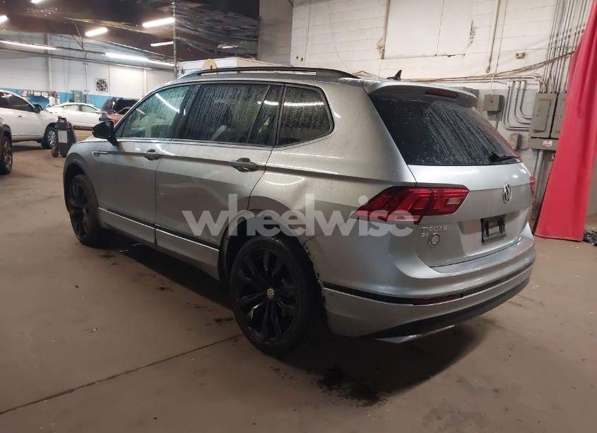 Photo 3 of 2020 Volkswagen Tiguan 2.0T SE/2.0T SE R-LINE BLACK/2.0T SEL (VIN 3VV2B7AX5LM149305)