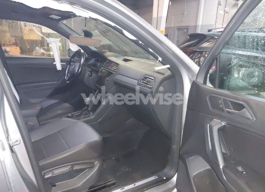 Photo 5 of 2020 Volkswagen Tiguan 2.0T SE/2.0T SE R-LINE BLACK/2.0T SEL (VIN 3VV2B7AX5LM149305)