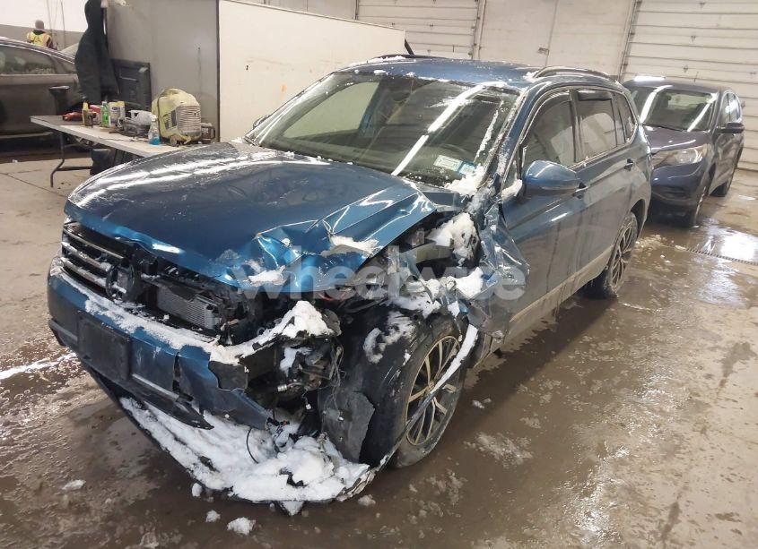 Photo 2 of 2020 Volkswagen Tiguan 2.0T SE/2.0T SE R-LINE BLACK/2.0T SEL (VIN 3VV2B7AX5LM162958)