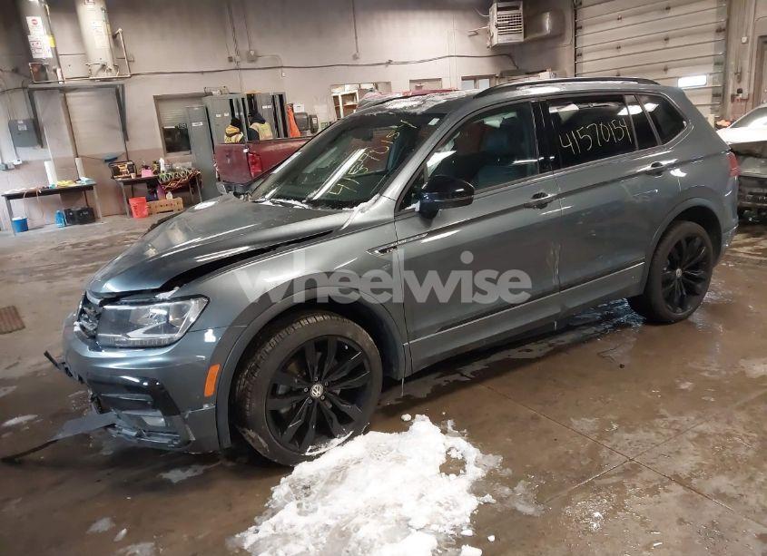 Photo 2 of 2021 Volkswagen Tiguan 2.0T SE/2.0T SE R-LINE BLACK/2.0T SEL (VIN 3VV2B7AX5MM029733)