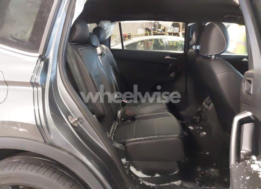 Photo 8 of 2021 Volkswagen Tiguan 2.0T SE/2.0T SE R-LINE BLACK/2.0T SEL (VIN 3VV2B7AX5MM029733)