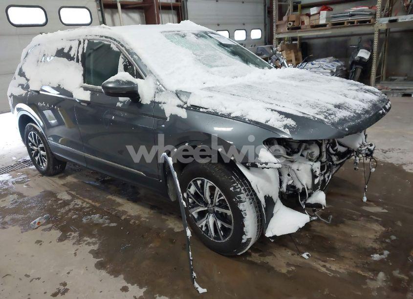 2021 Volkswagen Tiguan 2.0T SE/2.0T SE R-LINE BLACK/2.0T SEL (VIN 3VV2B7AX5MM091682) main photo