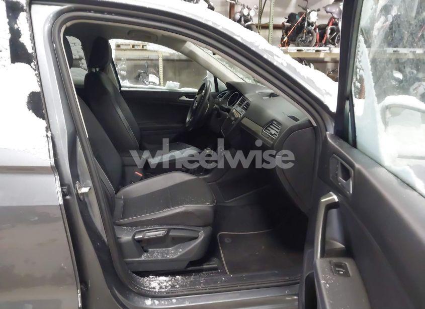 Photo 5 of 2021 Volkswagen Tiguan 2.0T SE/2.0T SE R-LINE BLACK/2.0T SEL (VIN 3VV2B7AX5MM091682)