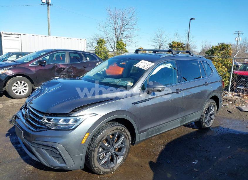 Photo 2 of 2022 Volkswagen Tiguan 2.0T SE (VIN 3VV2B7AX5NM048462)