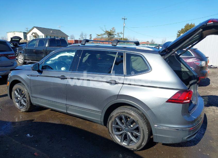 Photo 3 of 2022 Volkswagen Tiguan 2.0T SE (VIN 3VV2B7AX5NM048462)