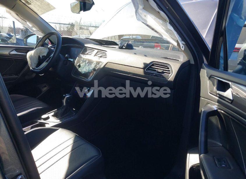 Photo 5 of 2022 Volkswagen Tiguan 2.0T SE (VIN 3VV2B7AX5NM048462)